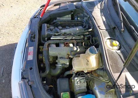 2001 Audi A4 1.8 T из США, поврежденный, VIN WAUDC68D51A051991